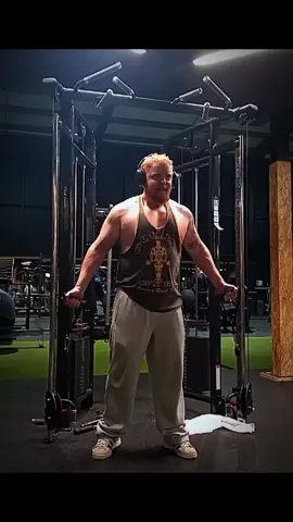 last rep struggle #gymthings #trusttheprocess #natty #trainhard #tiktokers 