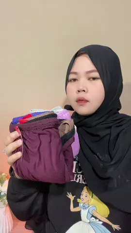 Celana dalam golden nick