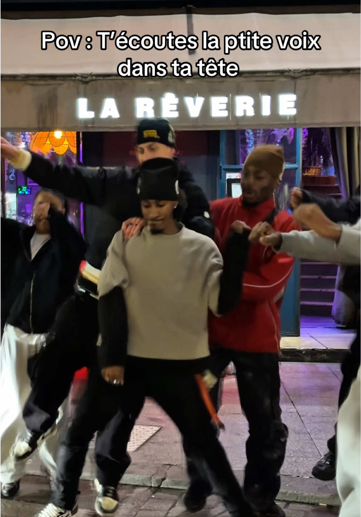 1 enceinte et 10 Parisiens à Paris 🤣 #paris #vibes #danse 