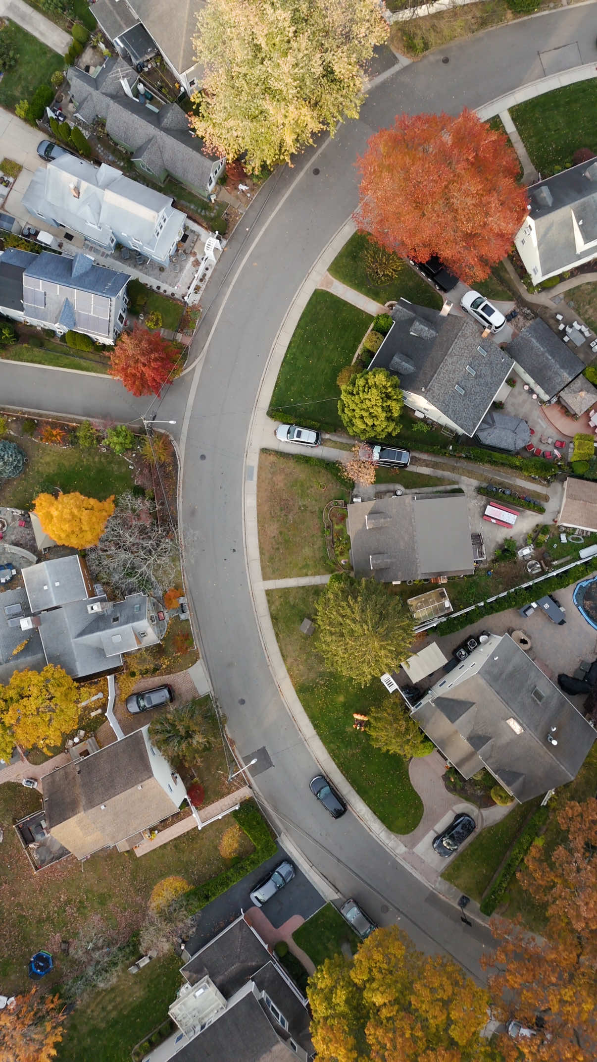 Hidden in Merrick, Long Island, there’s a tiny home neighborhood with one of the strangest backstories in New York.  Known by locals as “The Camp Grounds,” this quiet circle of cottages actually began as a Methodist camp-meeting site in the 1860s, where people once gathered in tents arranged around a central tabernacle. Over time, those tents were replaced by small cottages, many no larger than a garage, forming what became one of Long Island’s first tiny home communities.  The curved roads still follow the old wagon paths from the 19th century, giving the neighborhood its signature circular layout. You can still visit today start your walk at Wesley Avenue in Merrick and explore this piece of hidden Long Island history that feels straight out of another century.