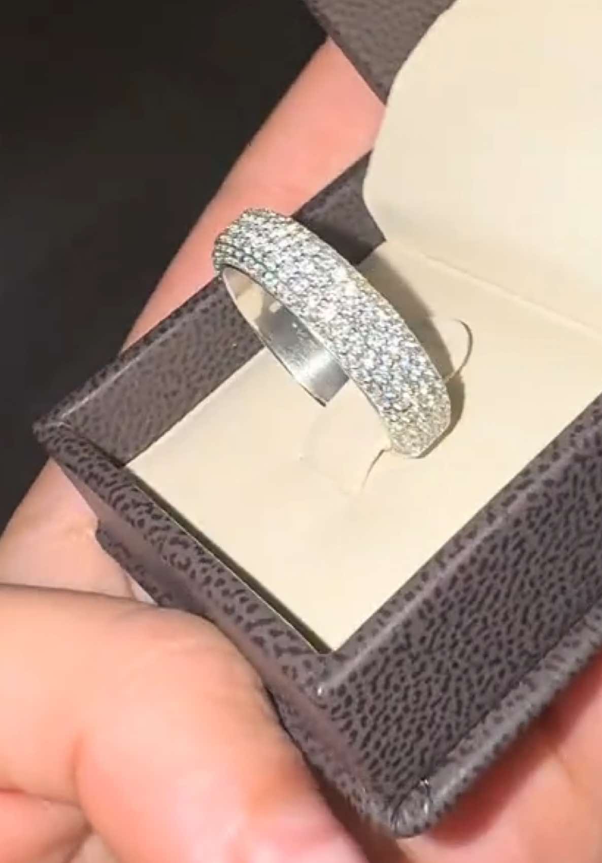 Replying to @sidney here it is! @Kylen Granson #weddingring #mensweddingring #weddingband 