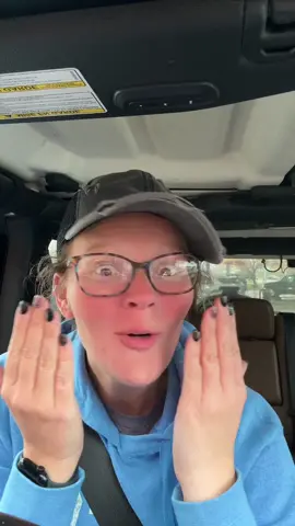 💅✨ Sister nail day = instant therapy with a side of sparkle! #nailday #nailtransition #nailsalon #nails #fallnails 