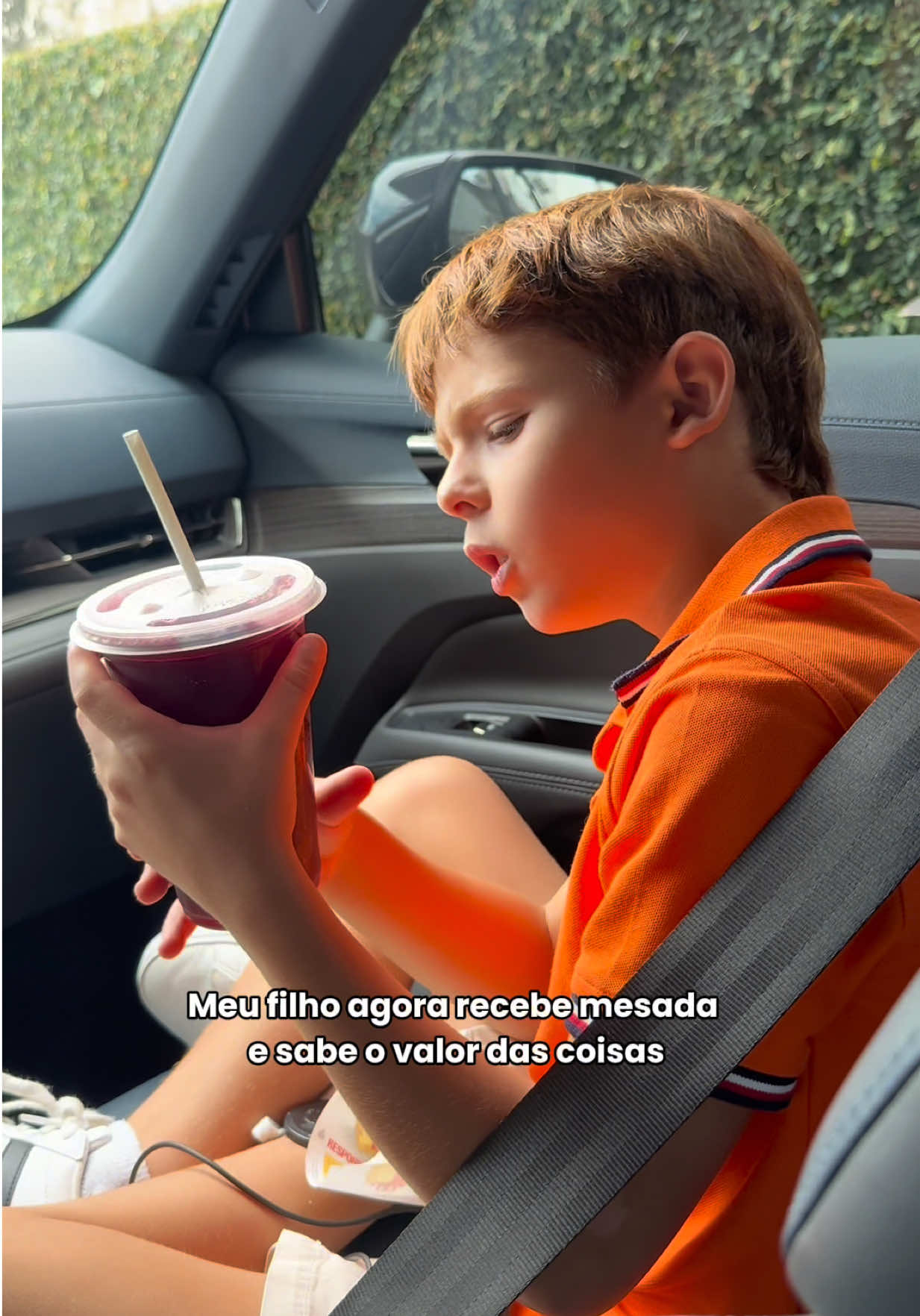 “Caro e eu nem enchi” HAHAHAHAHAHHA  Ownnn Filho você nos representa tantooo 🧡🍔 . . . #reels #explorar #viral #meme #hamburger   