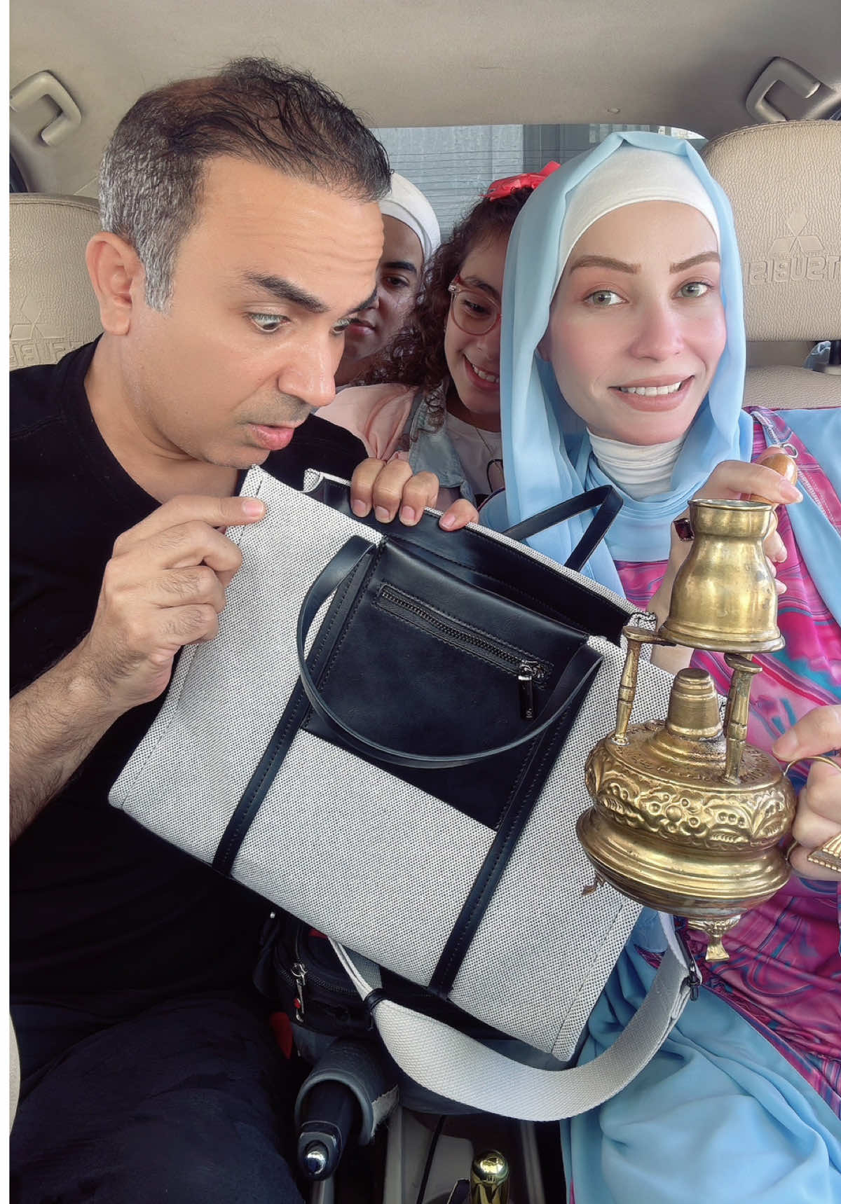 لما تخرج مع مراتك 😂