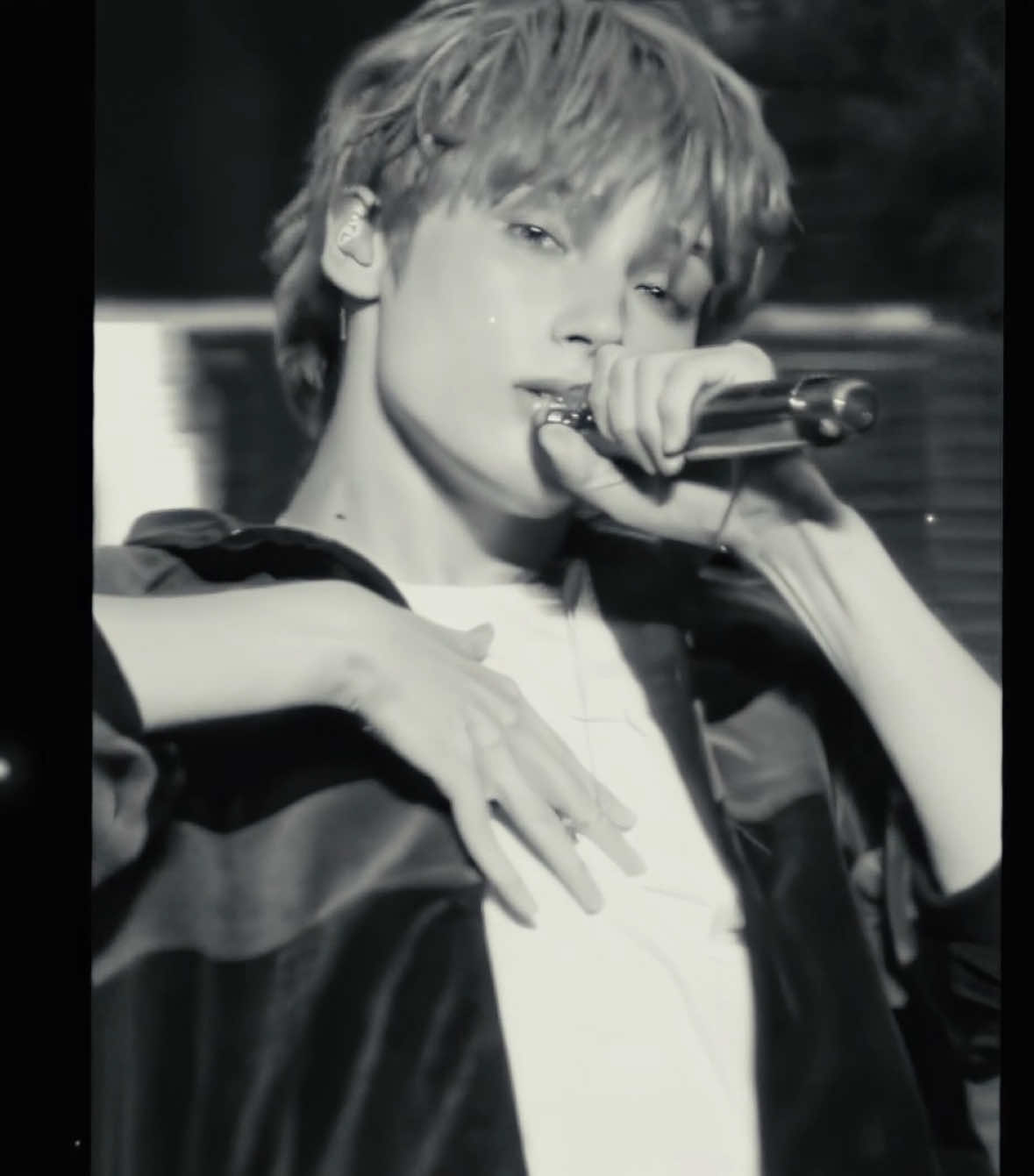 guys omg he's so beautiful  cc - tewqix  ac - kziev ib/dt: @mia @𝗺𝗶𝗮𐙚  #hueningkai #hueningkaiedit #txt #fyp #viral 