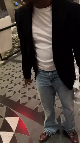 @Jaykaykenny was full of awe when he met with @Drake and he explained to him how big of an artiste he is in Nigeria and that his mom do pray for him. That was a great moment. #drake #TOWBB #champagnepapi #meetandgreet #canada_life🇨🇦 