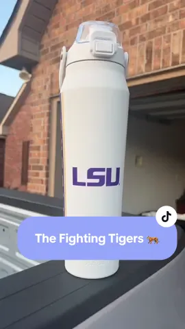 Louisiana State University Fighting Tigers Frost Buddy Bottle #louisiana #lsutigers #frostbuddy #batonrouge #lsufootball @Frost Buddy 