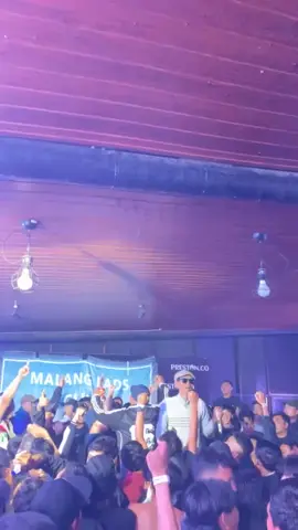 JAKARTA×MALANG BERTEMU KEMBALI💙🧡 • Rayakan pertemuan ini, ini adalah ajang silaturrahmi dengan arek arek malang ⚒️ . . . #aremafc #aremania #thejakmania #persijajakarta #fypシ゚ 