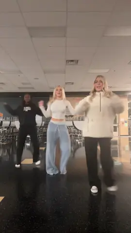 round 2 #foryoupage #friends #trend #tiktokdance 