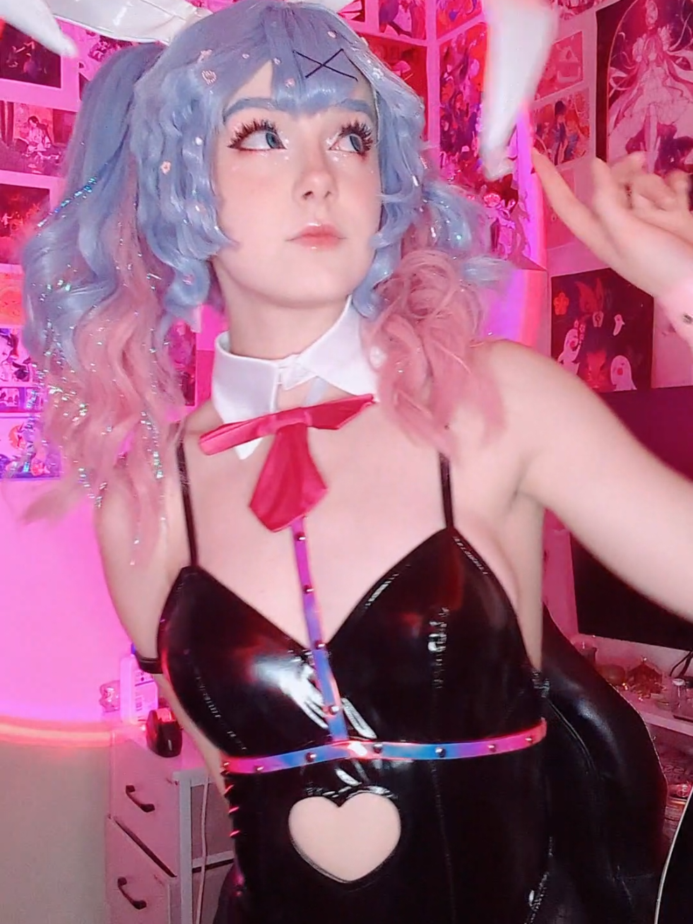 Dispatch has taken over my brain I fear . #hatsunemiku #rabbitholemiku #mikucosplay #vocaloid #vocaloidcosplay 