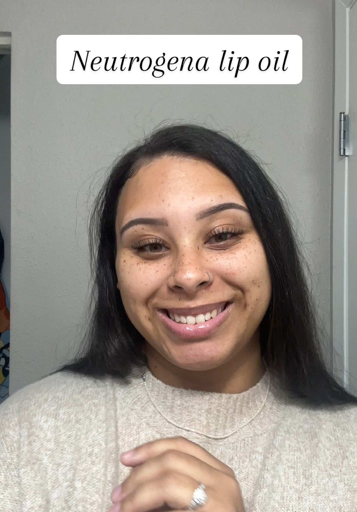 My new obsession is the #Neutrogena lip oil! Definitely a must have and perfect stocking stuffer for the upcoming holidays ❤️ ##neutrogenapartner##lipoil##skincaremusthaves##fyp