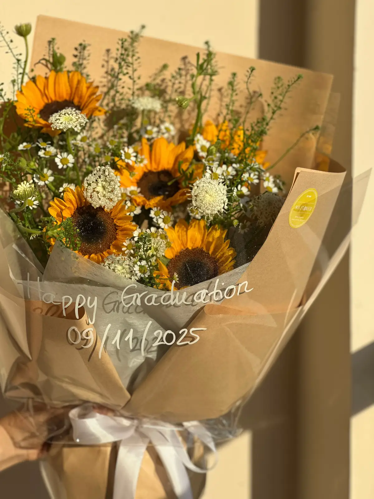 Chúc các b tân cử nhân 2025 thành công rực rỡ ạ . Nhận cover tất cả các mẫu hoa các b thích , với giá vô cùng hạt dẻ ạ . Nhắn liền ngay cho mình nha . #hoatuoiquynhon #sunflowerquynhon #tiemhoatuoiquynhon #giaohoaquynhon #xuhuong 