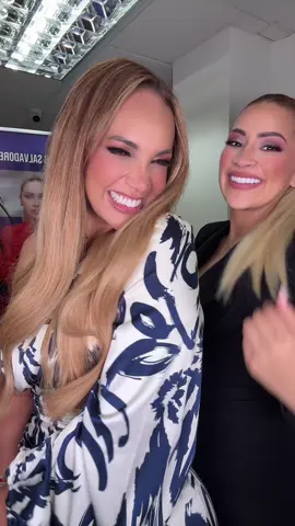 Con luna especialista abogada de Salvadoreños en Estados Unidos @KARLA_VILLACORTA_OFICIAL 