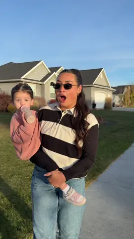 I’ll sit anytime, anyplace- spill it #friends #relateable #spillthetea #funny #fyp @Hollin Parkinson 