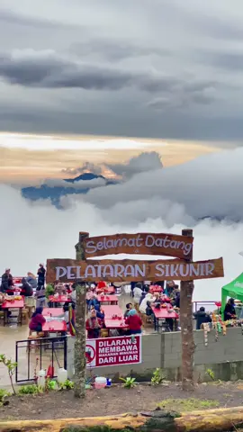 HARI INI CUKUP CERAH #sikunir #lautanawan #dieng #diengwonosobo 