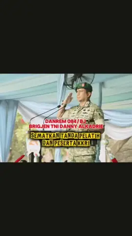Danrem 084 Sematkan Tanda KKRI, Tekankan Disiplin dan Jiwa Bela Negara  Suasana semangat kebangsaan terasa kuat di lapangan kegiatan Perkemahan Sabtu Minggu (Persami) Kader Kebangsaan Republik Indonesia (KKRI) Gelombang III Tahun 2025 yang digelar di Gresik pada Sabtu, (8/11/2025).  Dalam kegiatan ini, Danrem 084/Bhaskara Jaya Brigjen TNI Danny Alkadrie secara resmi menyematkan tanda pelatih dan peserta KKRI, menandai dimulainya rangkaian pembinaan kader muda yang berjiwa nasionalis dan berdisiplin tinggi.  Kegiatan tersebut dihadiri oleh Aster Kasdam V/Brawijaya yang mewakili Pangdam V/Brawijaya, para Dandim se-Jawa Timur, Bupati Gresik, jajaran Forkopimda, Direktur Utama PT Petrokimia Gresik, serta tamu undangan lainnya.  Dalam sambutannya, Brigjen TNI Danny Alkadrie menekankan bahwa kegiatan KKRI tidak hanya sekadar pelatihan, tetapi merupakan wadah pembentukan karakter dan kepemimpinan masa depan.  “Melalui KKRI, kita melatih mental generasi muda untuk berdisiplin dan memiliki semangat bela negara. Nilai-nilai ini menjadi bekal penting dalam membangun kepemimpinan yang tangguh dan berintegritas,” ujar Danrem.  Ia juga menambahkan bahwa semangat kebersamaan, kemandirian, dan cinta tanah air perlu terus dipupuk sejak dini agar lahir generasi penerus yang siap menghadapi tantangan zaman tanpa kehilangan jati diri bangsa.  Pelaksanaan KKRI Gelombang III Tahun 2025 ini menjadi bagian dari upaya berkelanjutan Korem 084/Bhaskara Jaya dalam memperkuat wawasan kebangsaan serta mempererat sinergi antara TNI, pemerintah daerah, dan masyarakat sipil dalam membangun karakter bangsa.  Dengan semangat kebersamaan yang terpancar di setiap kegiatan, KKRI diharapkan mampu menyalakan api nasionalisme di dada para peserta. Api yang kelak menerangi langkah mereka sebagai calon pemimpin masa depan Indonesia. (*) #persami #tniad #tniindonesia🇮🇩 #tnidihatirakyat #korem084 
