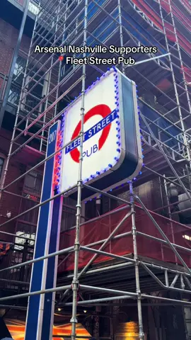 There are lots of Premier League supporters groups in Nashville, but Arsenal’s has the best location for watch parties! Fleet Street is a proper English pub. My fav order is the chips and curry! #arsenal #PremierLeague #downtownnashville #nashvillesoccer #nashvillegooners 