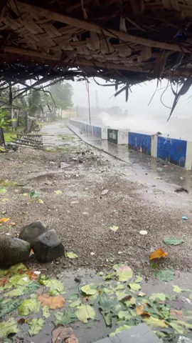 8:00 update ngayon sa bagyong uwan, dito sa CAMARINES NORTE🙏