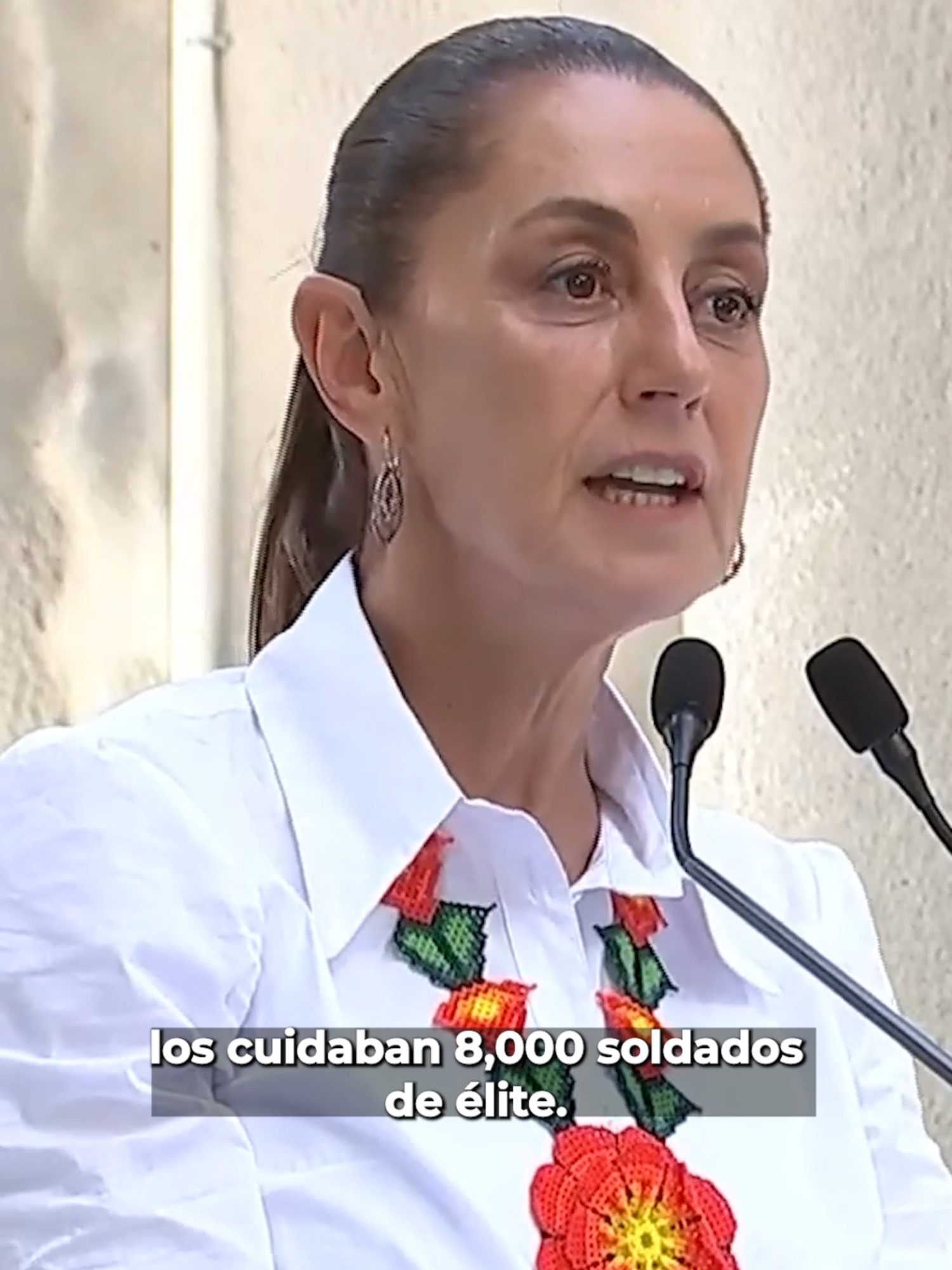 Claudia Sheinbaum destacó que antes los presidentes tenían un Estado Mayor Presidencial con ocho mil soldados de élite, y que hoy la Presidencia cuenta con un equipo de 10 personas que la cuidan. #Latinus #InformaciónParaTi