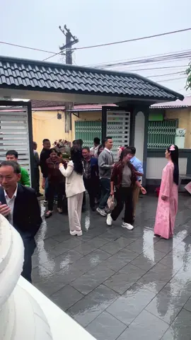 Đám cưới trên đồng quê,chú rể bẽn lẽn lắm🤣🤣 #cưới #đámcưới #dạmngõ #xuhuong @Hậu Hoàngg 