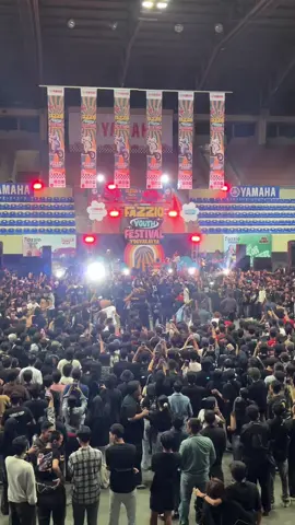 Bener bener orang-orang dikerumunan berjejalan dilingkaran ,jogja gacor parah @FESTIVALIST #oodkdatenekwani #opusdate #fstvlst #goruny #fyfyogyakarta 