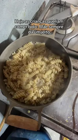 Hoje as crianças queriam comer bolo❤️ #receita #mae #filho #bolo
