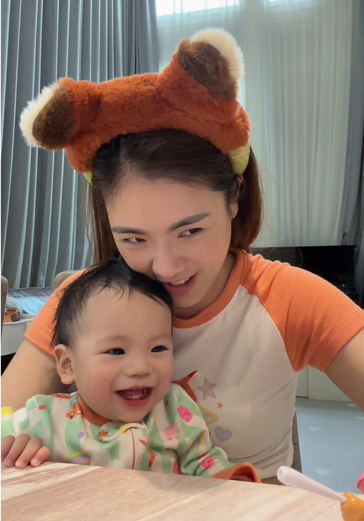 แจกความสดใสโดย น้องเวก้าค๊าบบบบ  มีมี๊เติมหนูได้ทุกวินาทีเยย #เวก้ากว่าจะโต 