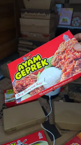 box ayam geprek #idejualankuliner #kemasanpacakging #ideusaha #lunchbox #ayamgeprek 
