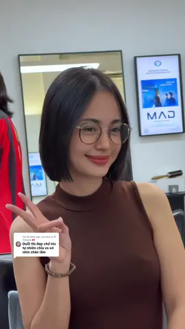 Trả lời @Keo Lỳ Ở Canada 🇨🇦  Đúng rồi ạ 💇🏻‍♀️ Với những chất tóc bung xù, khô và xoăn tự nhiên như bạn trong video, khi muốn cắt tóc ngắn, bên mình luôn khuyến khích kết hợp duỗi hoặc tạo nếp nhẹ để form tóc vào đúng dáng và giữ nếp đẹp nhất 🌿 Còn với những khách hàng có chất tóc suôn tự nhiên, sợi tóc mềm và không xù, thì chỉ cần cắt đúng kỹ thuật và form phù hợp là đã đẹp sẵn rồi Nàng ơi #xuhuong #quan10 #lamdep #cattocngan #hairstyle 