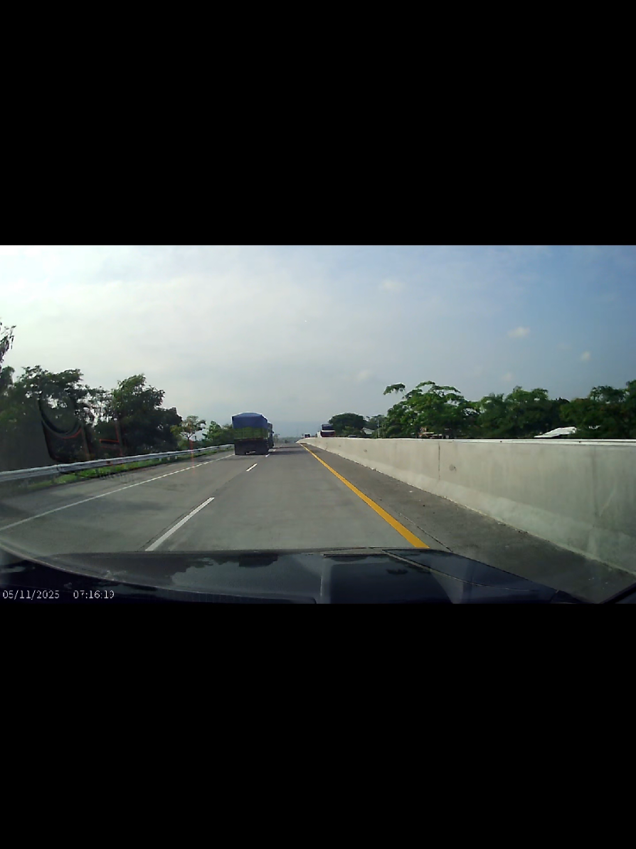 Appreciation post.  Terima kasih, semoga tetap sehat, dan kuat selalu . Salam, saudara dalam perjalanan 👍🔥🙏 #dashcam #positivevibes #respect #safetydriving #truk 