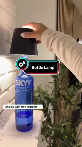 This is how you can turn trash into a Christmas gift this year! 🎄🎁 #bottlelamp ##wirelesslamp##christmasgiftideas##christmas##ttshop