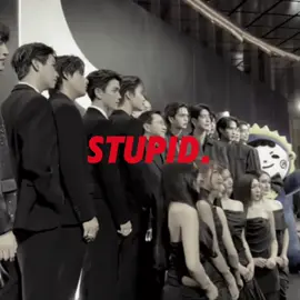 This was honestly so disappointing. Like, what do you mean not one of these so-called men had the decency to trade places with the girls? Mind you, these girls were wearing skirts and dresses, and they still had them kneeling on the ground for a photo op. Don't even get me started with the staffs that assigned their pose. Even if they “fixed” it in the next photo, it doesn’t change the fact that it only happened after they were called out on social media. And honestly? GMM’s mistreatment of their female artists isn’t even surprising at this point. But to stoop this low, making them kneel while these useless men just stood there and watched, not a single one having the initiative or basic courtesy to offer their spot is just plain disappointing. The misogyny is so blatant it’s actually fcked up.  | #gmmtv#gmmtvofficial#foryoupage#fyp 
