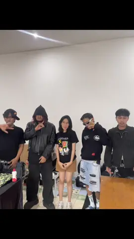 wkwk… haii 😣😣