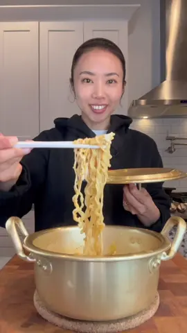 Nongshim ramyun available at Hmart. I thought it tasted good! Simple but delicious. It’s spicy w/ a lil sweetness, similar to Jin blue ramen. #koreanfood #instantnoodles #spicynoodles #ramyeon #ramyun 