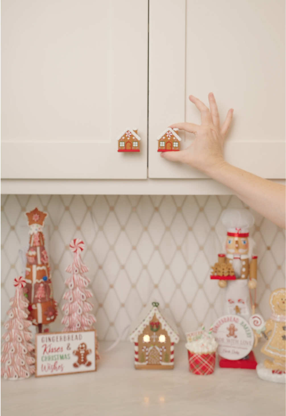 Don’t leave your cabinet knobs Home Alone this Christmas 🎄 #knobez #holidaycountdown #christmasdecor #peppermint #christmasdecorations 