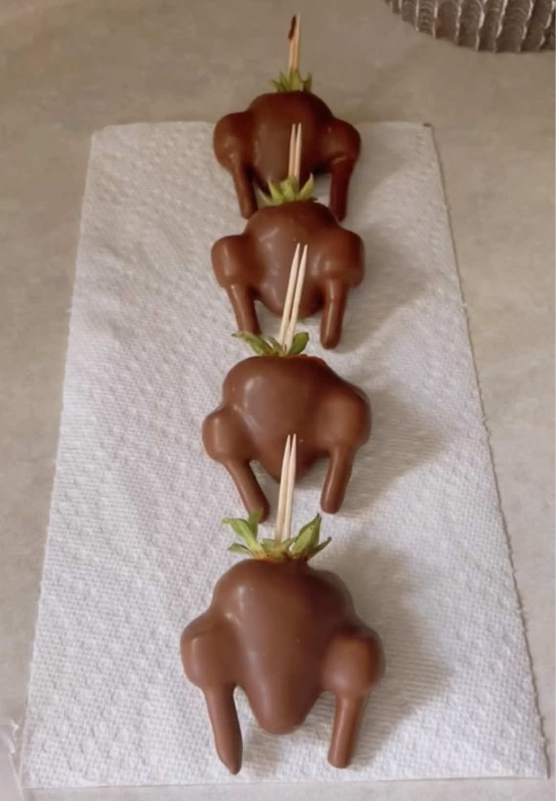 Chocolate Covered Strawberry Turkey 🦃 #thanksgiving #chocolate #strawberry #food #fyp 