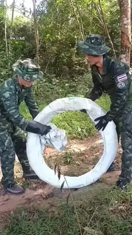 วันหยุดแต่พวกเราไม่หยุด การสร้างกำแพงชายแดนไทย เขมร ยังดำเนินการต่อไปครับ