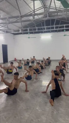 Mưa không sợ vì phòng tập mới rộng thênh thang! #CaiNghienGame #renhocsinhhu #renluyenkynangsong #cainghiendienthoai #taixiu 