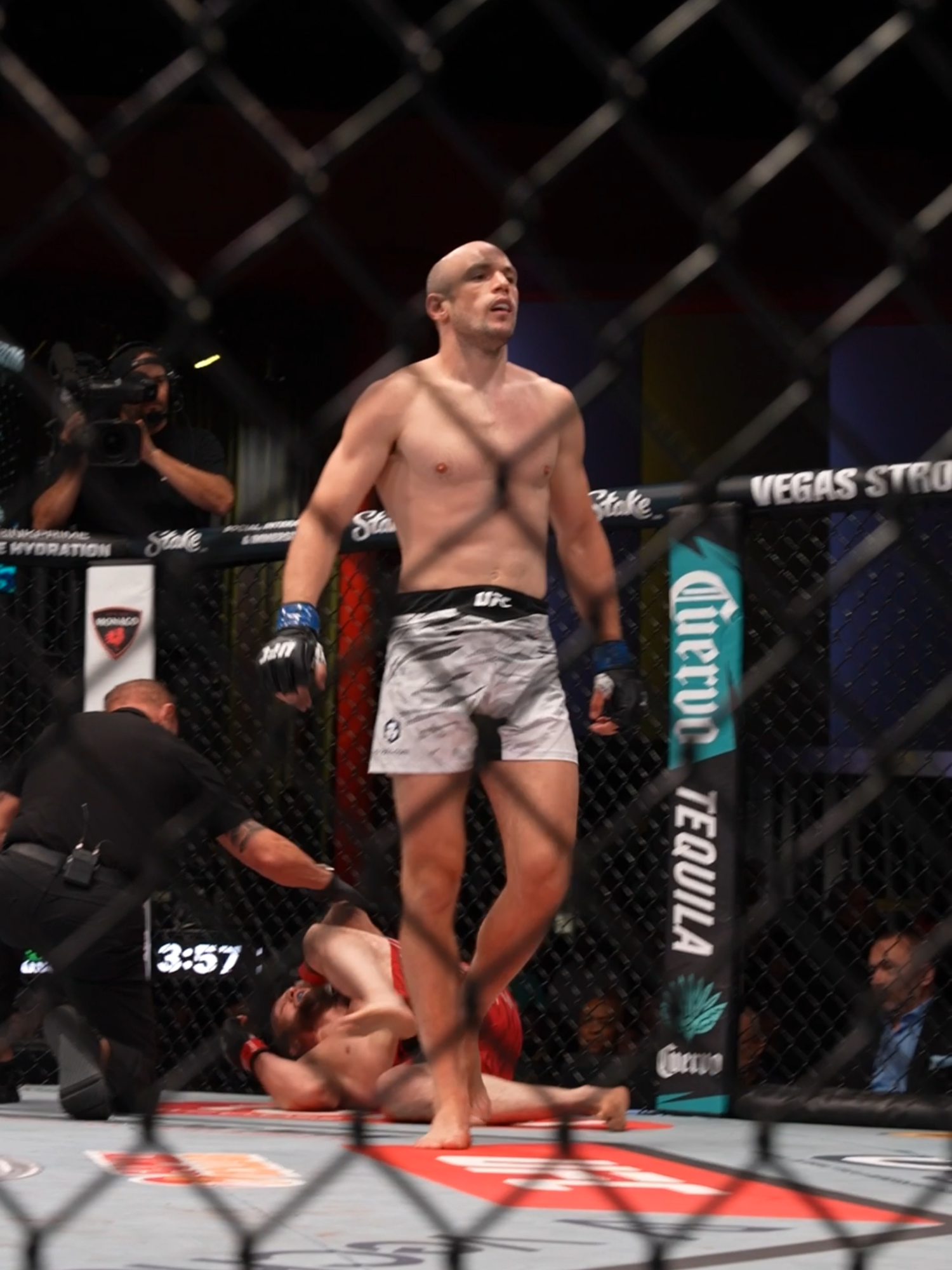 THE DOCTOR IS IN 🙌 THAT'S TWO FINISHES IN A ROW FOR UROS MEDIC! #UFC #mma #urosmedic