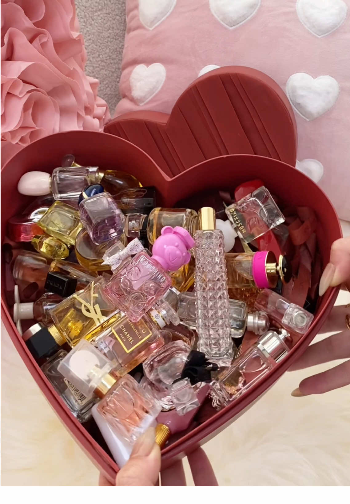 How many perfumes you wanna put in this box #perfumetiktok #perfumecollection #perfumeaddict #parfumviral #parfumviral 