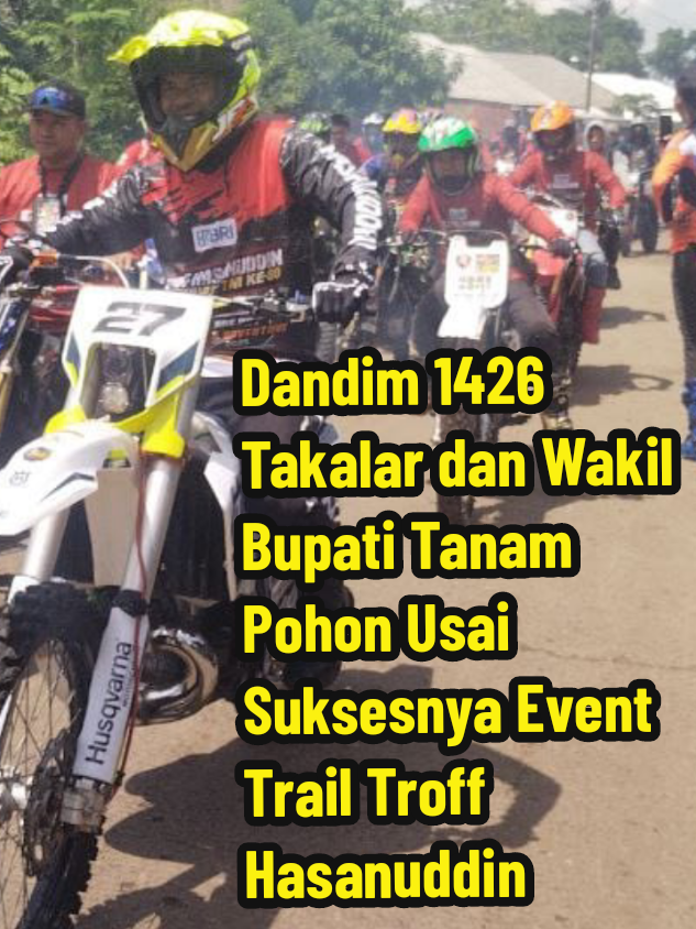 Dandim 1426 Takalar dan Wakil Bupati Tanam Pohon Usai Suksesnya Event Trail Troff Hasanuddin TERAS, TAKALAR - Komandan Kodim 1426/Takalar, Letkol Inf Faisal Amin, S.I.P, bersama Wakil Bupati Takalar, Dr. H. Hengky Yasin, M.M, melaksanakan kegiatan penanaman pohon sebagai bentuk kepedulian terhadap lingkungan dan dukungan terhadap program penghijauan di wilayah Kabupaten Takalar, Sabtu (8/11/2025). Kegiatan ini dilaksanakan di Desa Ko’mara, Kecamatan Polongbangkeng Timur, salah satu jalur lintasan Event Trail Troff Hasanuddin. Penanaman pohon tersebut melibatkan jajaran TNI, aparat pemerintah daerah, perangkat desa, serta komunitas Trail Takalar Bersatu, sebagai tindak lanjut dari suksesnya penyelenggaraan event Troff Hasanuddin tersebut. Dalam sambutannya, Dandim 1426/Takalar, Letkol Inf Faisal Amin, S.I.P, menjelaskan bahwa kegiatan penanaman pohon ini merupakan bagian dari rangkaian kegiatan Troff Hasanuddin, yang juga bertujuan mengantisipasi dampak lingkungan pasca event. “Alhamdulillah, setelah kegiatan Trail Hasanuddin, tidak ada laporan kerusakan lingkungan dari panitia maupun masyarakat. Ini bukti bahwa kegiatan berlangsung tertib dan bertanggung jawab, ”ujarnya. Ia menambahkan, kegiatan tersebut menjadi wujud nyata sinergi antara TNI dan pemerintah daerah dalam menjaga kelestarian alam serta menciptakan lingkungan hijau dan sehat bagi generasi mendatang. Sementara itu, Wakil Bupati Takalar, Dr. H. Hengky Yasin, M.M, memberikan apresiasi kepada Kodim 1426/Takalar atas kontribusinya dalam mendukung program pemerintah di bidang lingkungan hidup. Ia juga mengajak seluruh masyarakat untuk terus menanam dan merawat pohon di lingkungan sekitar. “Event Trail Troff Hasanuddin merupakan salah satu kegiatan berskala nasional yang turut memperkenalkan Kabupaten Takalar hingga ke berbagai daerah di Indonesia, ”ujarnya. Di tempat yang sama, Ketua Panitia Event Trail Troff Hasanuddin HUT TNI ke-80, Aji Sangaji, S.I.P atau yang akrab disapa Puang Aji, mengungkapkan rasa syukur atas suksesnya pelaksanaan kegiatan yang melibatkan sekitar 3.000 peserta dari seluruh nusantara. Ia menyebut, keberhasilan tersebut tidak lepas dari kerja keras dan koordinasi seluruh panitia. Kegiatan Troff Hasanuddin ditutup dengan penanaman pohon secara simbolis oleh Dandim 1426/Takalar dan Wakil Bupati Takalar bersama komunitas trail sebagai simbol kepedulian terhadap kelestarian lingkungan. (Pendim 1426) #Dandim1426takalar #Tanampohon #Trailtroffhasanuddin #fyp #fypシ゚ 