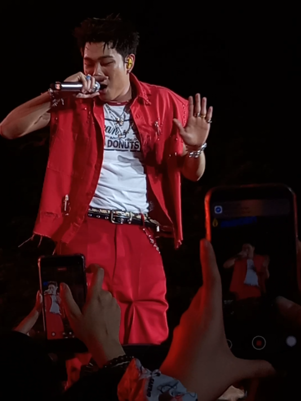 Bên nhau hết tối nay thôi 🥰💙💛 #DuongDomic #Oishi #OishiVoTuDi #SiauSnackParty2025 #Dopamine 