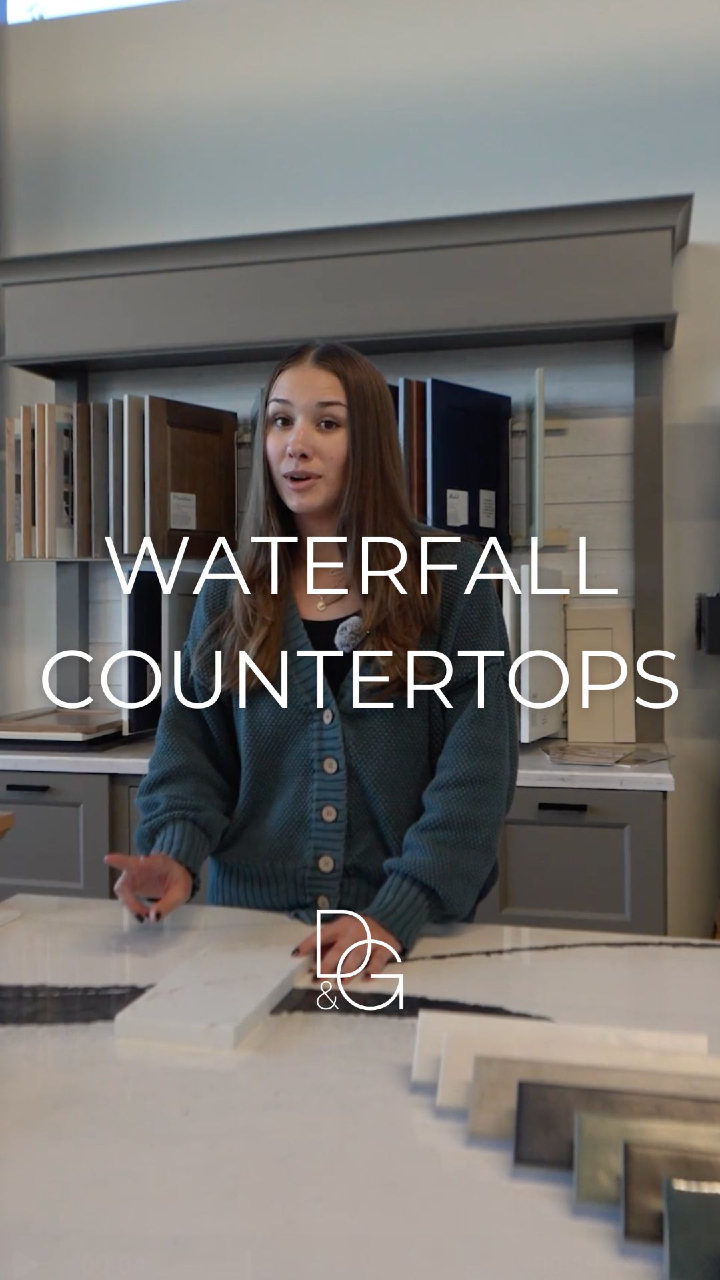 We went with quartz—and here’s why: ✅ Two waterfall edges ✅ Warm veining that matched the stained cabinets ✅ More affordable than natural stone Design that looks good and makes sense.