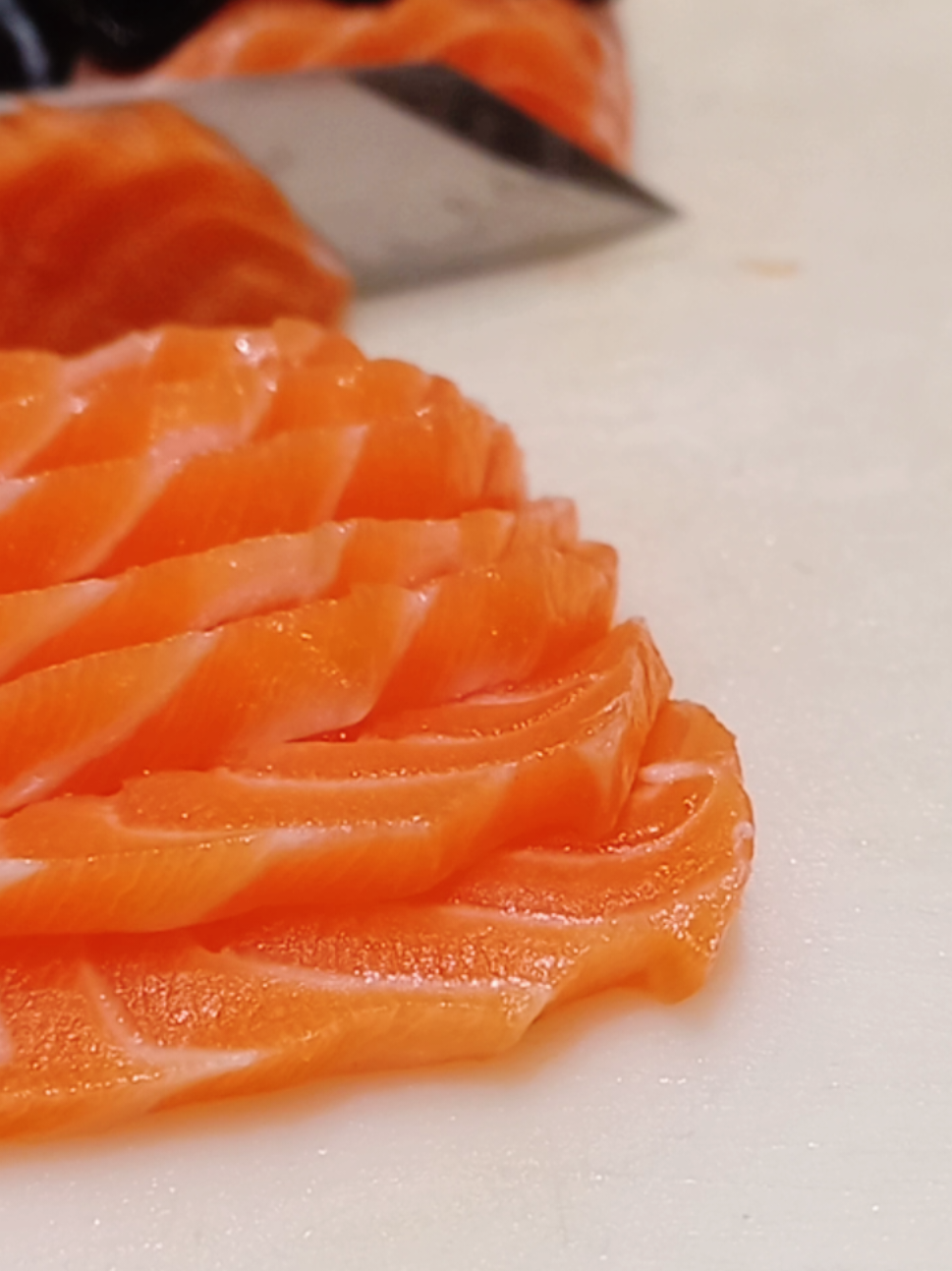 CORTANDO SALMÃO LÂMINAS FINAS!#sushiman #chef #japoneses #sushi #culináriaoriental 