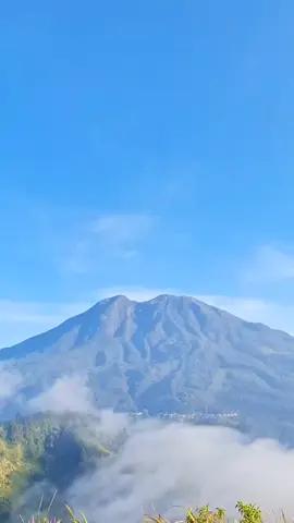 Mongkrang 8 November,terlihat gagahnya gn.lawu#mongkrang2194mdpl#trend#pendaki#lautanawan 