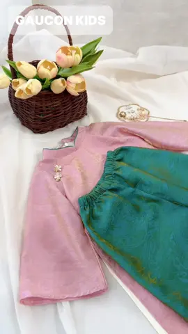 ✨ Áo dài nhà em được shop đóng hộp phẳng, gọn đẹp. Nhận về giữ nguyên form, mở ra là ưng liền ạ☺️ #aodaichobe #aodaitetchobe #aodaibegai #gauconkids #aodaitet 