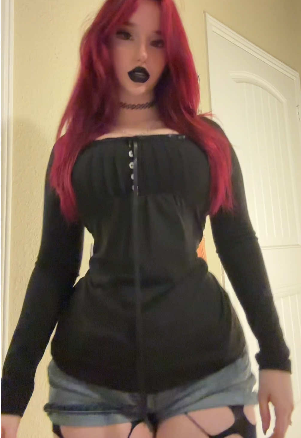 Haven’t seen any alt girls do this trend so I want to attempt this dance (key word ATTEMPT) anyways this shirt is from @sugarandvapor #grungegirl #gothgirl #altgirl #tyla #dance 