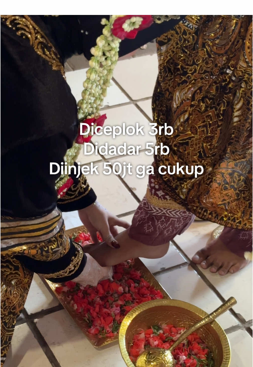 Kesenjangan telur🥚 #injaktelur #injakteluradatjawa #wedding #adatjawa #solobasahan #fyp #xyzbca #trend 