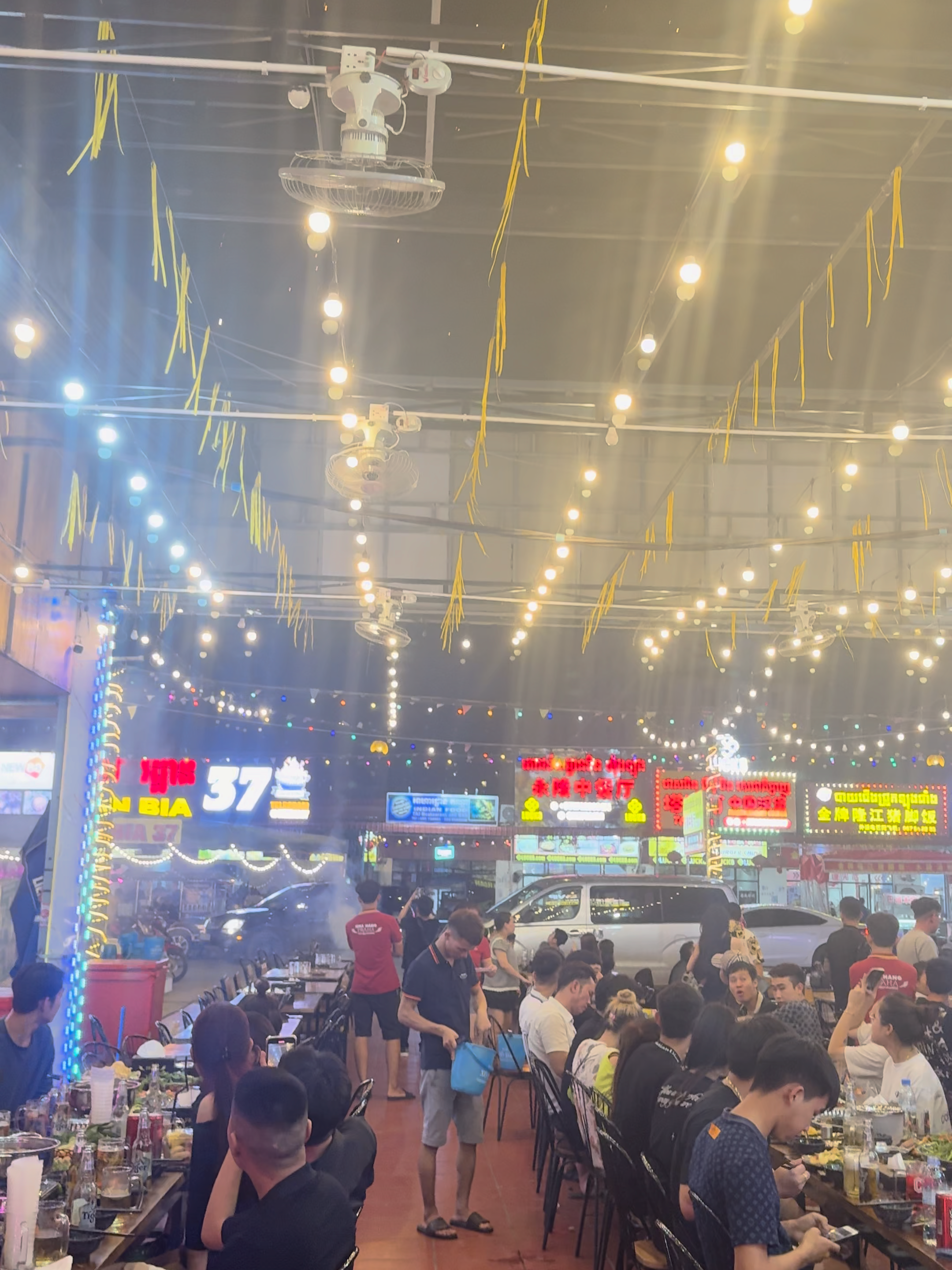 Buôn có bạn, bán có phường, gặp nhau là cái duyên , chào nhau qua lại biết đau là khách hàng của nhau