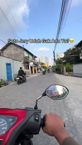 Masih denial kalo soto Jery udah lama gak jualan lagi :(  Soto ter enakkk versi ku, dan setelah aku melanjutkan tinggal di Jogja, belum nemuin lagi soto seenak soto Jery 😣  #umy #umyogya #yogyakarta 